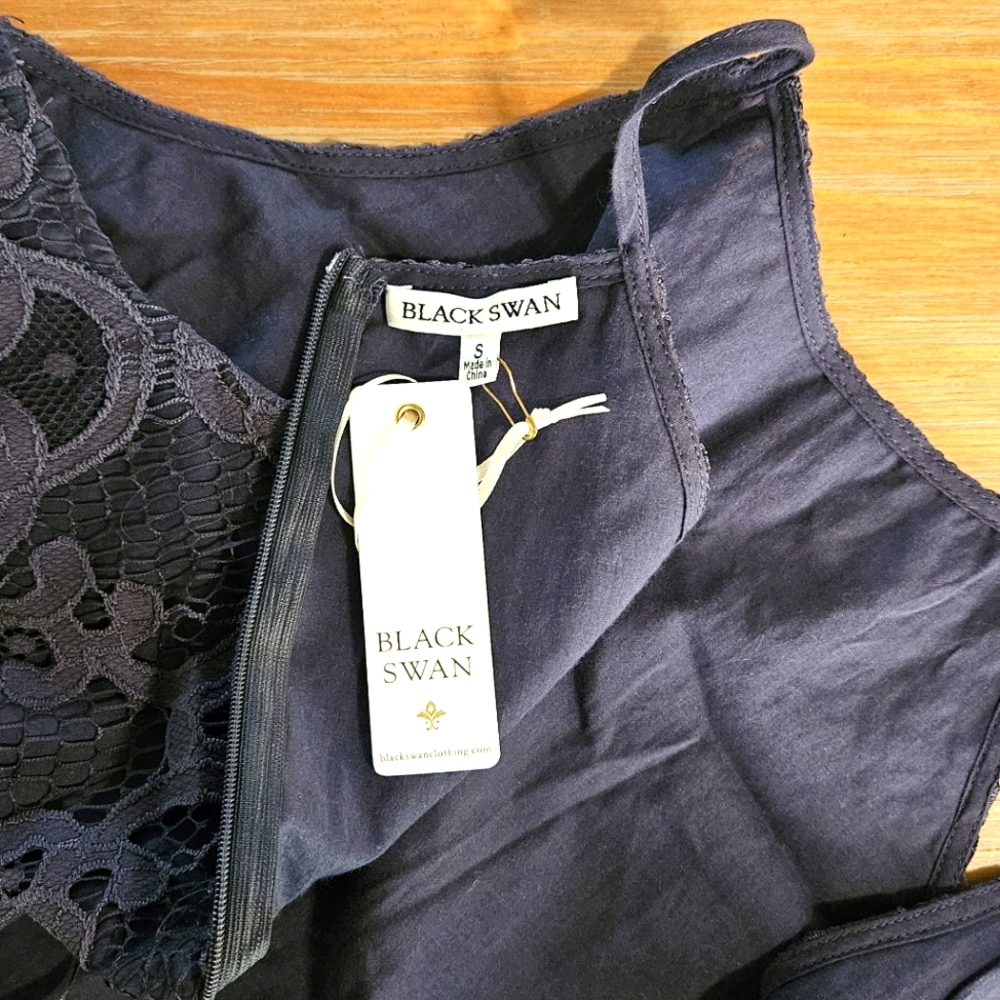 3 for $20.💸 Grey Lace Mini Dress. - Picture 7 of 9